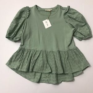 ❣️SOLD❣️Light green ruffle floral blouse